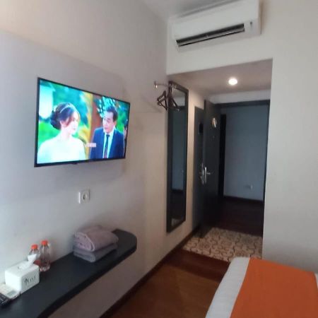 Front One Boutique Tugu Muda Semarang Hotel Exterior photo