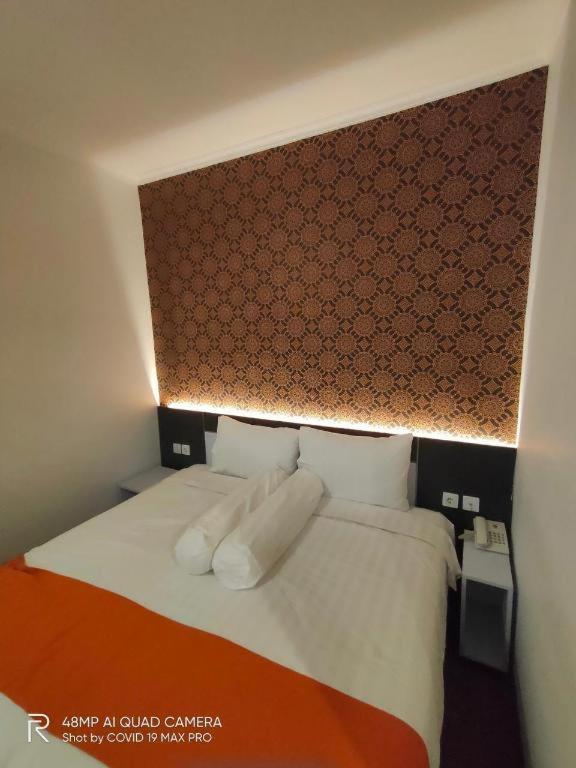 Front One Boutique Tugu Muda Semarang Hotel Exterior photo