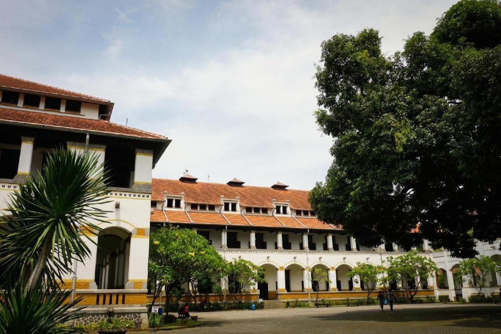 Front One Boutique Tugu Muda Semarang Hotel Exterior photo
