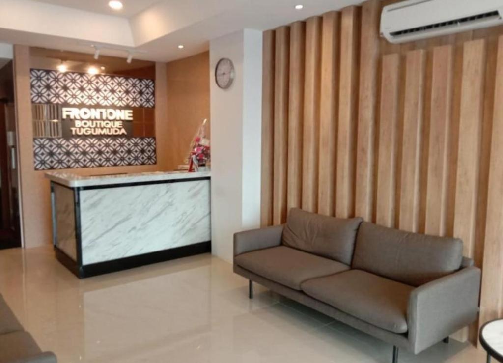 Front One Boutique Tugu Muda Semarang Hotel Exterior photo